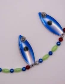 Fishing lure and beaded rig for freshwater fishing, ideal for attracting fish with colorful, durable.